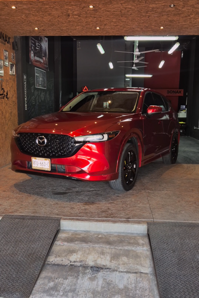 Mazda CX-5 rojo detallado en Red Devil Detailing Studio